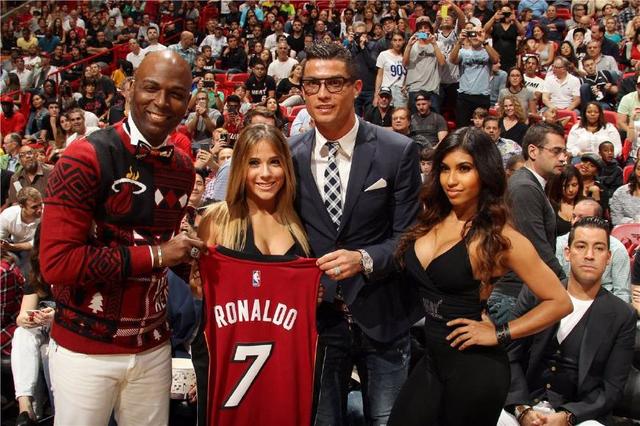外野频繁轮